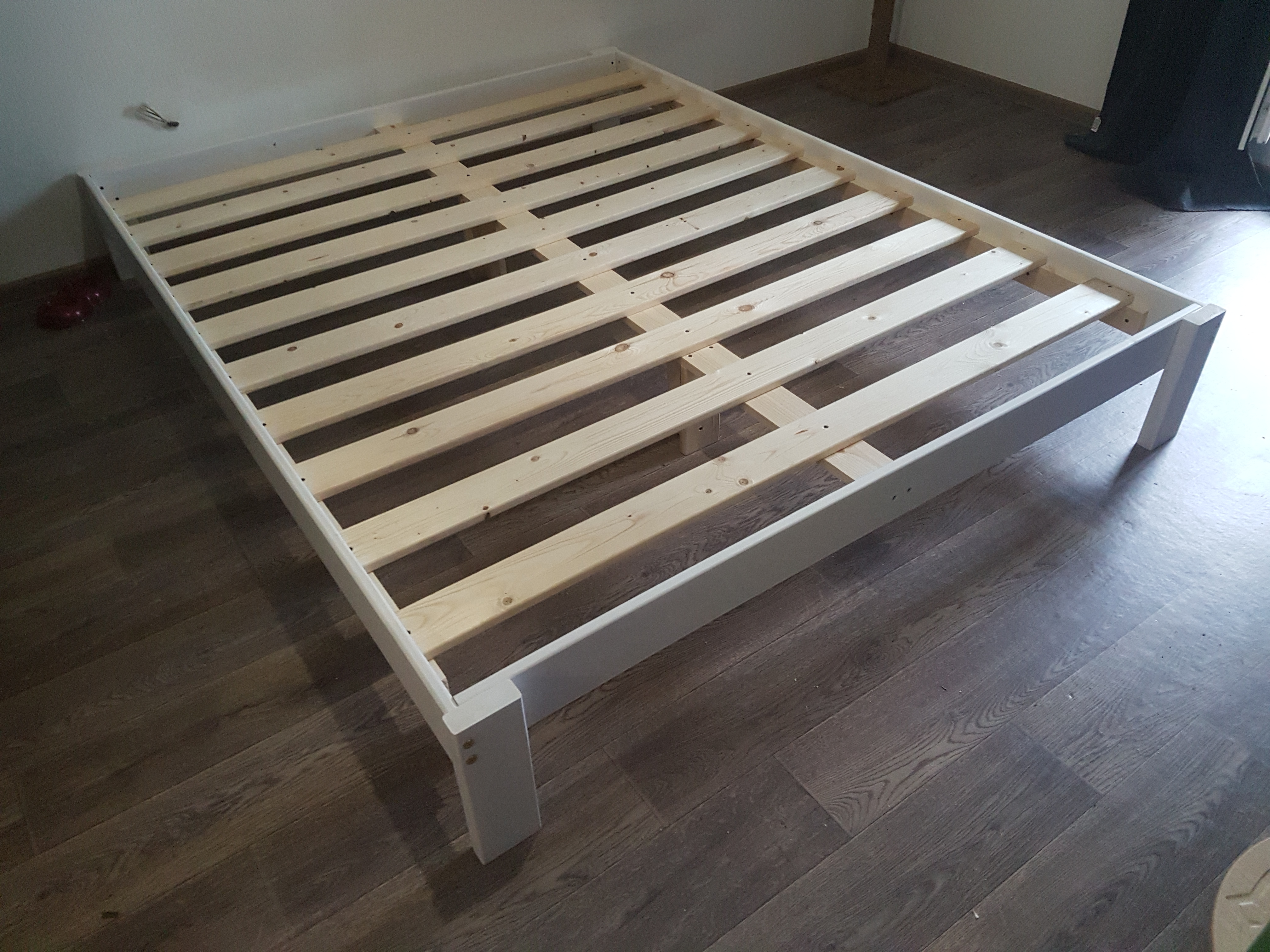 Деревянная кровать "Классик подиум"Белая