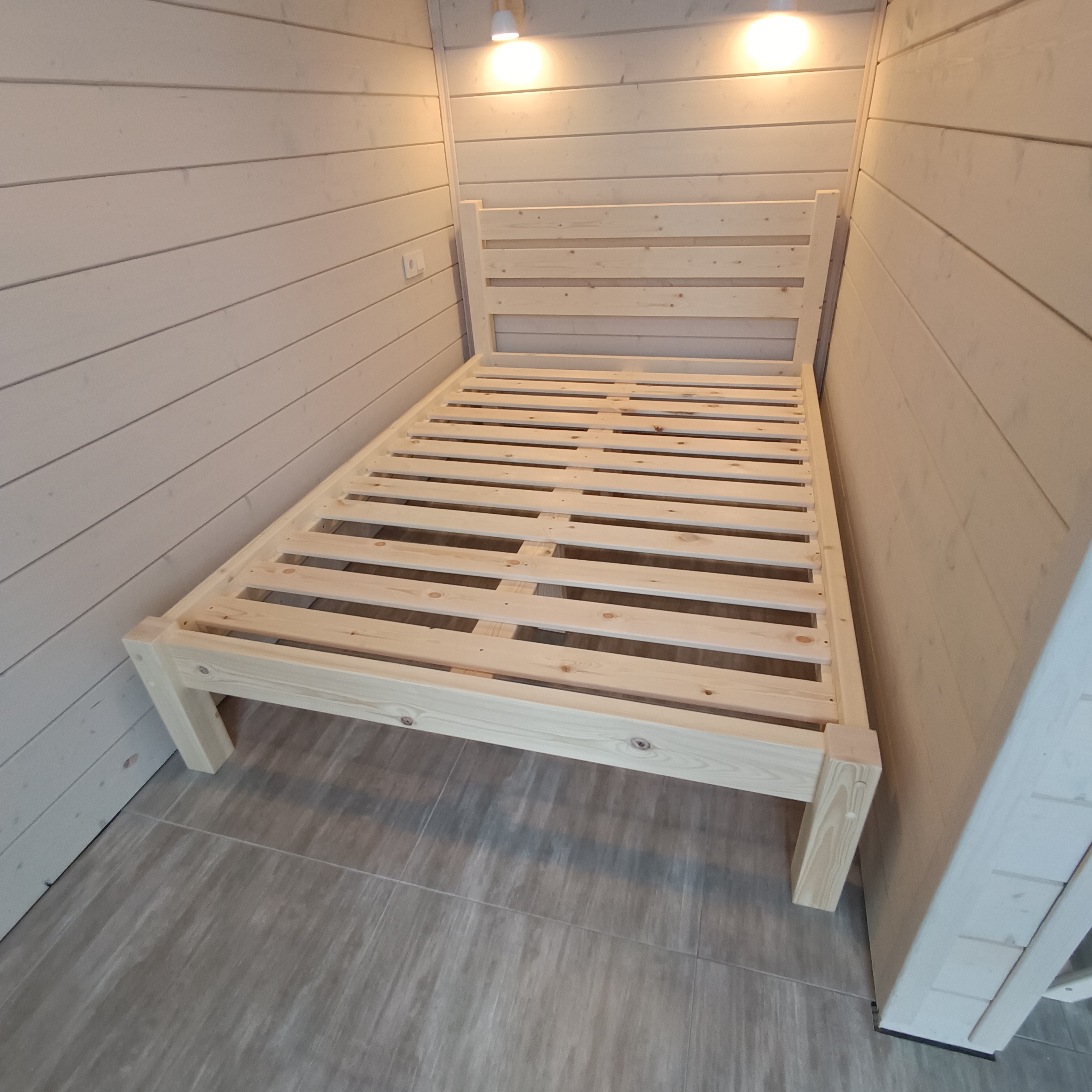 Деревянная кровать Свер H400