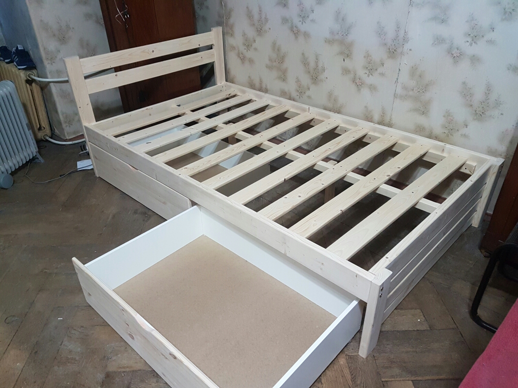 Деревянная кровать "Классик 36" с выдвижными ящиками и зашитым изножьем