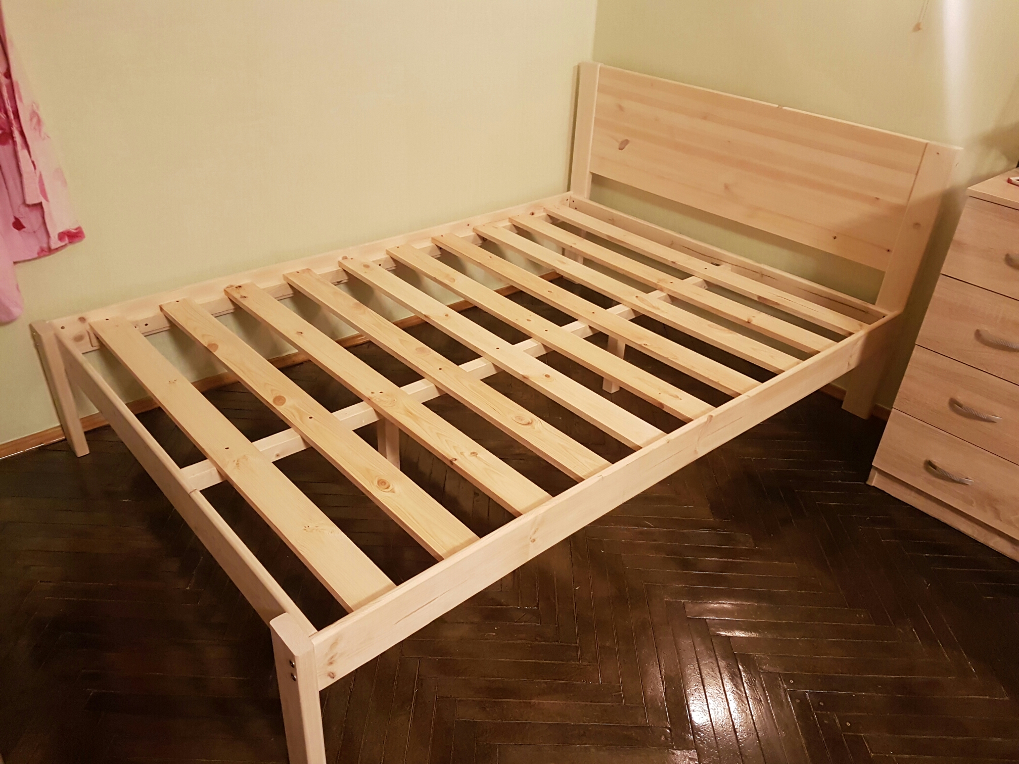 Деревянная кровать "Классик щит"